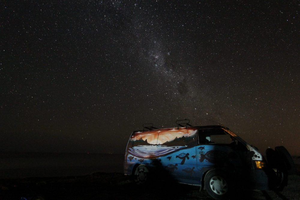 Bulli unter autralischem Sternenhimmel