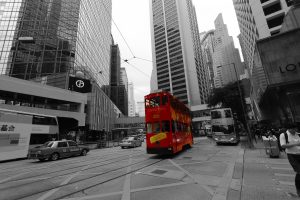 Doppeldeckerbus im Zentrum von Hong Kong