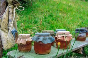 Honig vor der Tür des Imkers im Land der Hobbits