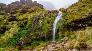 Ein netter Ausblick von unten auf den Wasserfall beim Tongariro Crossing