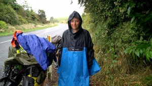 Nachteile einer Fahrradreise - Das Wetter lässt sich nur schwer beeinflussen und bei Regen im Poncho Fahrrad zu fahren ist nicht wirklich schön.