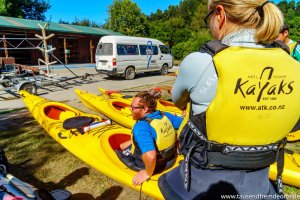 Ohne eine Einweisung geht es nicht auf die Kajaktour durch den Abel Tasman National Park.