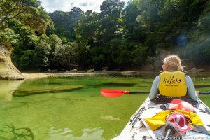 Kajaken, eine von vielen Aktivitäten im Abel Tasman National Park