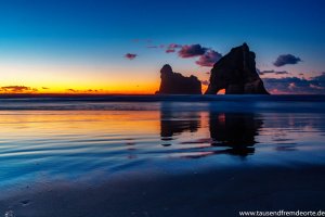 Die Färbung des Himmels beim Sonnenuntergang am Wharariki Beach am Cape Farewell ist magisch.