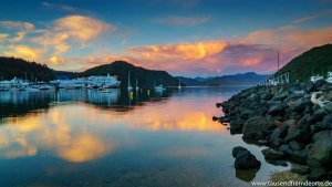 Südinsel Neuseeland - Sonnenuntergang am Hafen von Picton
