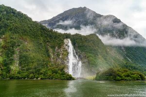 Wasserfall im Milford Sound