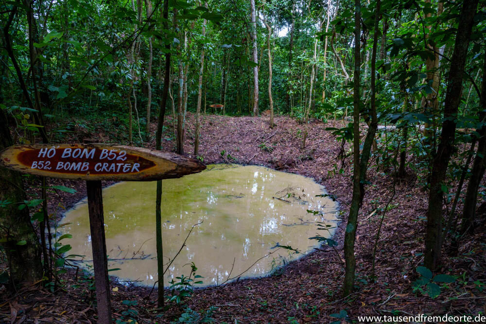 Im Wald, unter dem der Cu Chi Tunnel verläuft, haben Bomben aus dem Vietnamkrieg ihre Spuren in Form von Kratern hinterlassen.