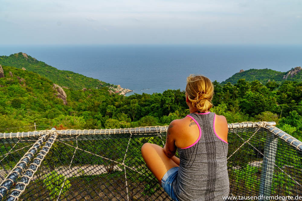 Einen Kopf voller Gedanken habe ich in ruhigen Momenten am meisten. Hier bei dem Ausblick auf die Tanote Bay auf Koh Tao in Thailand.