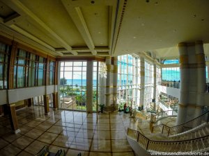 Goldene Lobby im Empire Hotel in Bandar Seri Begawan