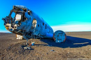 Vorderansicht vom Flugzeugwrack in Island
