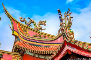 Spitze vom Dache eines Tempels in Taipeh