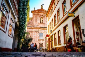 Heidelberg Sehenswürdigkeiten - Jesuitenkirche in einer Nebenstraße