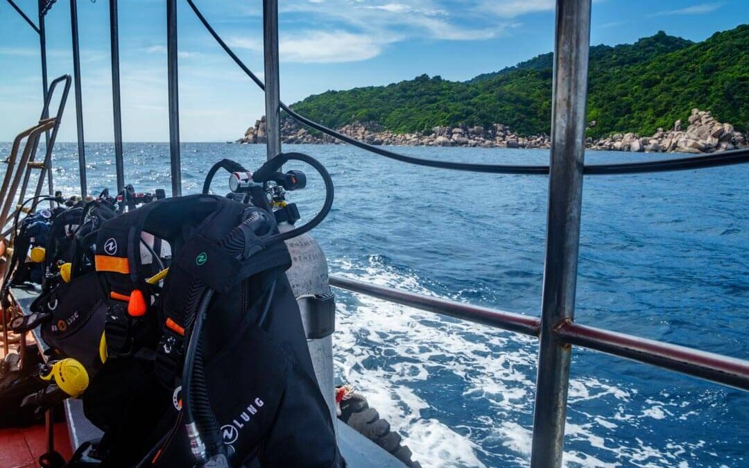 Tauchboot mit Presslufttanks Koh Tao